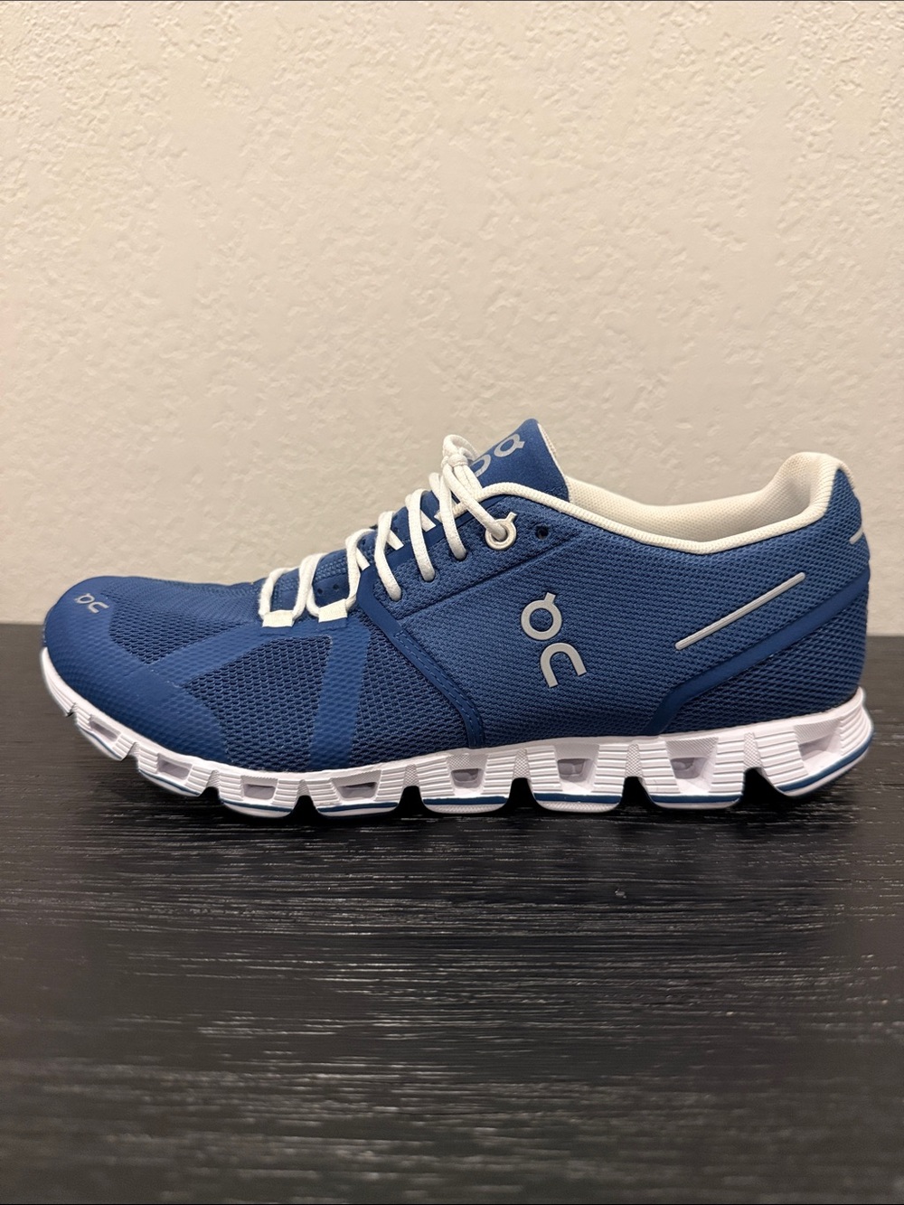 On Cloud Running Women’s Size 8.5 W8.5 Blue and White Athletic Running Shoe